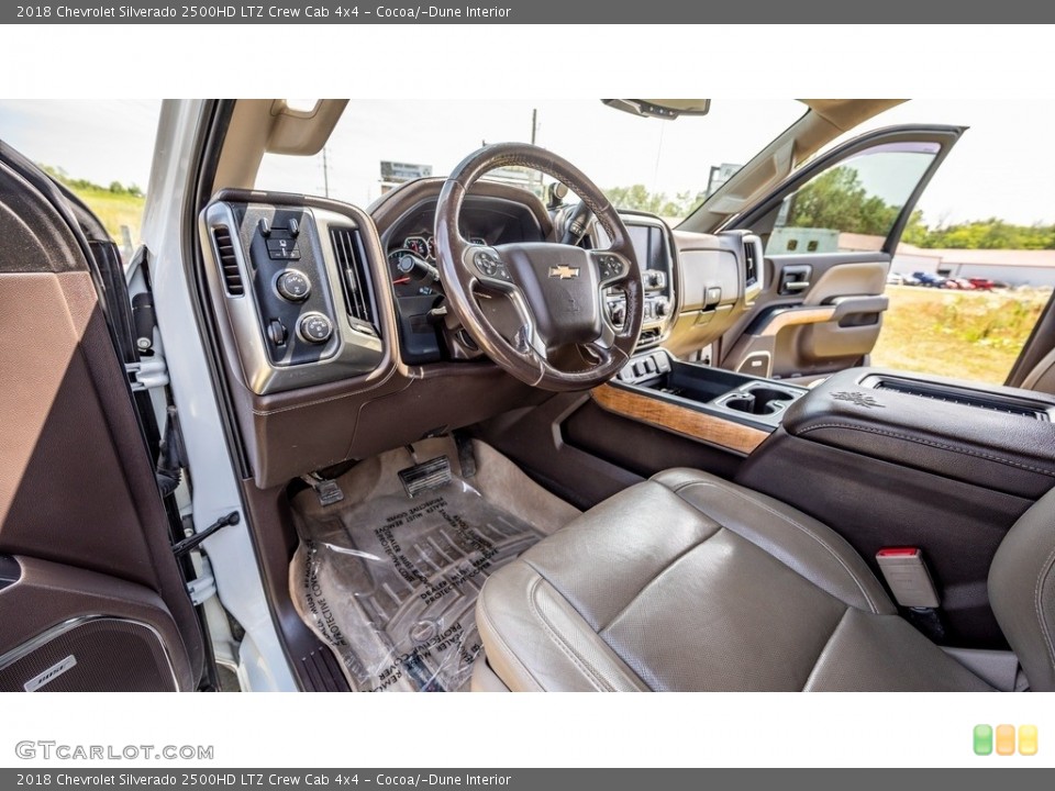 Cocoa/­Dune Interior Photo for the 2018 Chevrolet Silverado 2500HD LTZ Crew Cab 4x4 #146263418