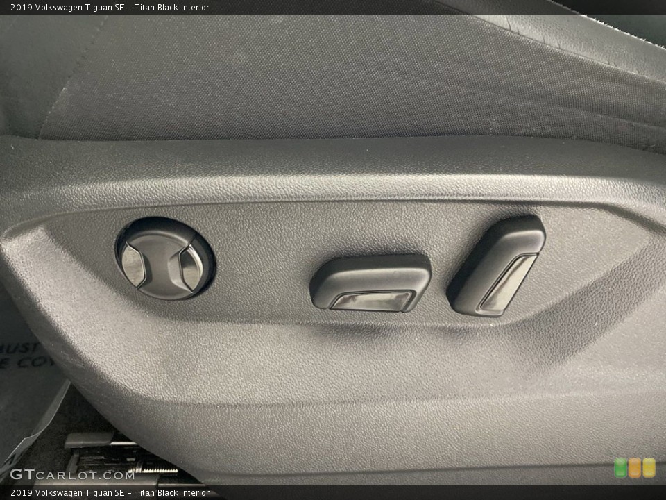 Titan Black Interior Controls for the 2019 Volkswagen Tiguan SE #146265236