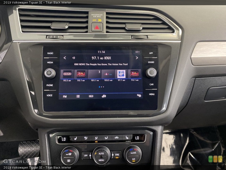 Titan Black Interior Controls for the 2019 Volkswagen Tiguan SE #146265416