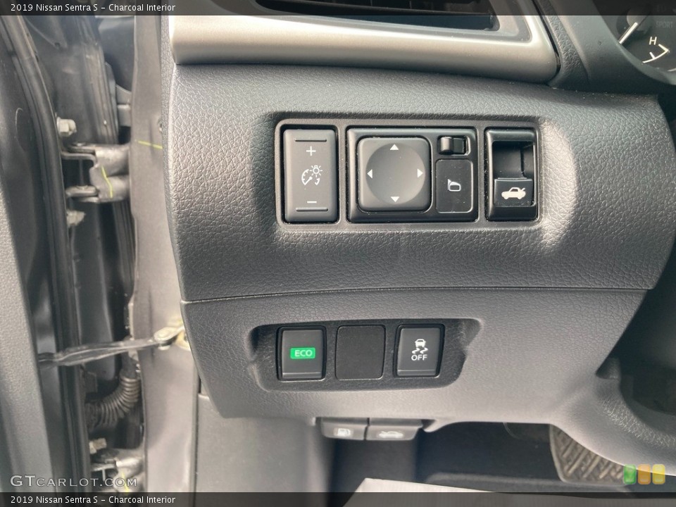Charcoal Interior Controls for the 2019 Nissan Sentra S #146270936