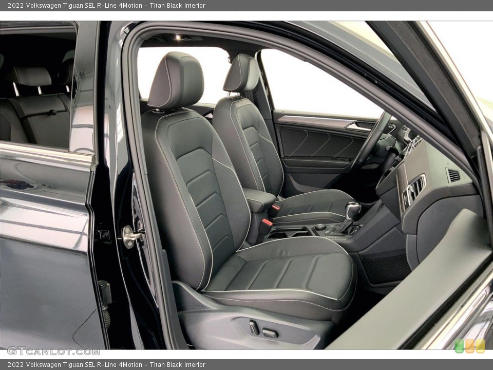 Titan Black Interior Photo for the 2022 Volkswagen Tiguan SEL R-Line 4Motion #146271653