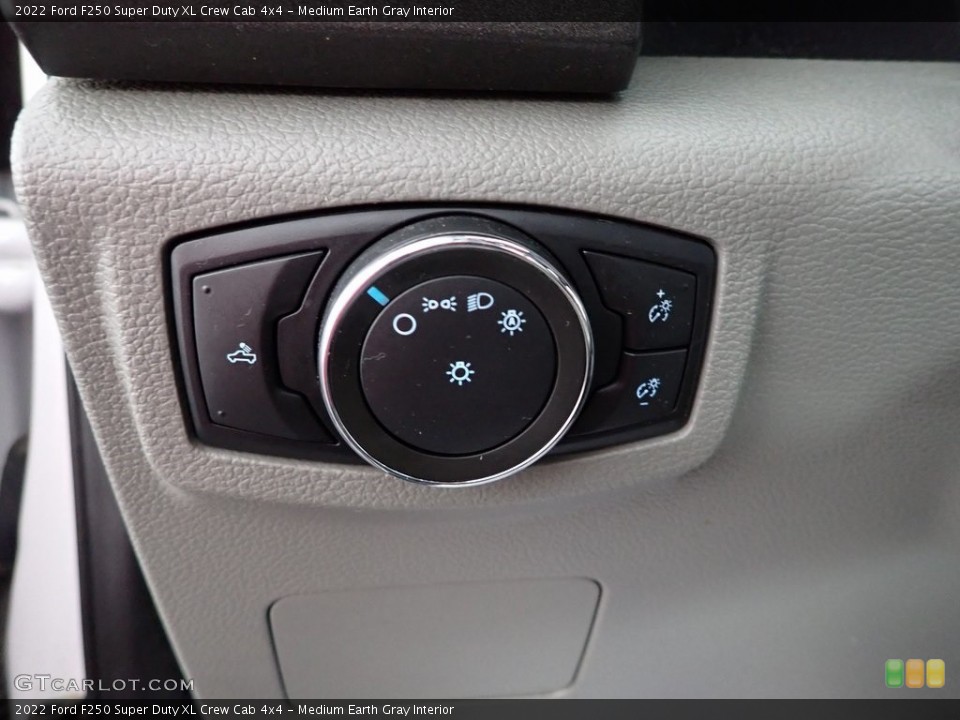 Medium Earth Gray Interior Controls for the 2022 Ford F250 Super Duty XL Crew Cab 4x4 #146296565