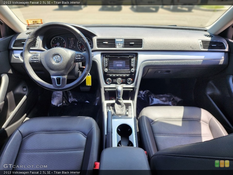 Titan Black Interior Photo for the 2013 Volkswagen Passat 2.5L SE #146296610