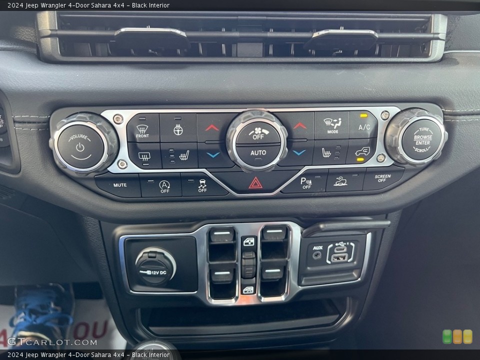 Black Interior Controls for the 2024 Jeep Wrangler 4-Door Sahara 4x4 #146304081