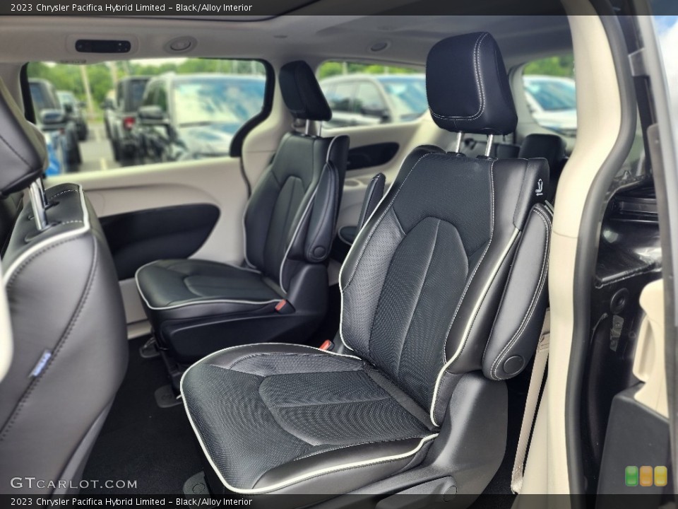 Black/Alloy Interior Rear Seat for the 2023 Chrysler Pacifica Hybrid Limited #146308001