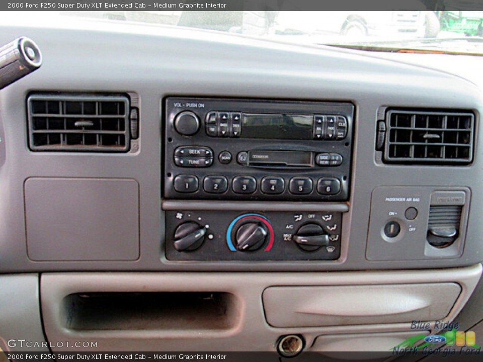 Medium Graphite Interior Controls for the 2000 Ford F250 Super Duty XLT Extended Cab #146311796