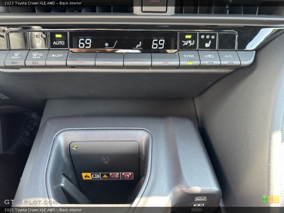 Black Interior Controls for the 2023 Toyota Crown XLE AWD #146324852