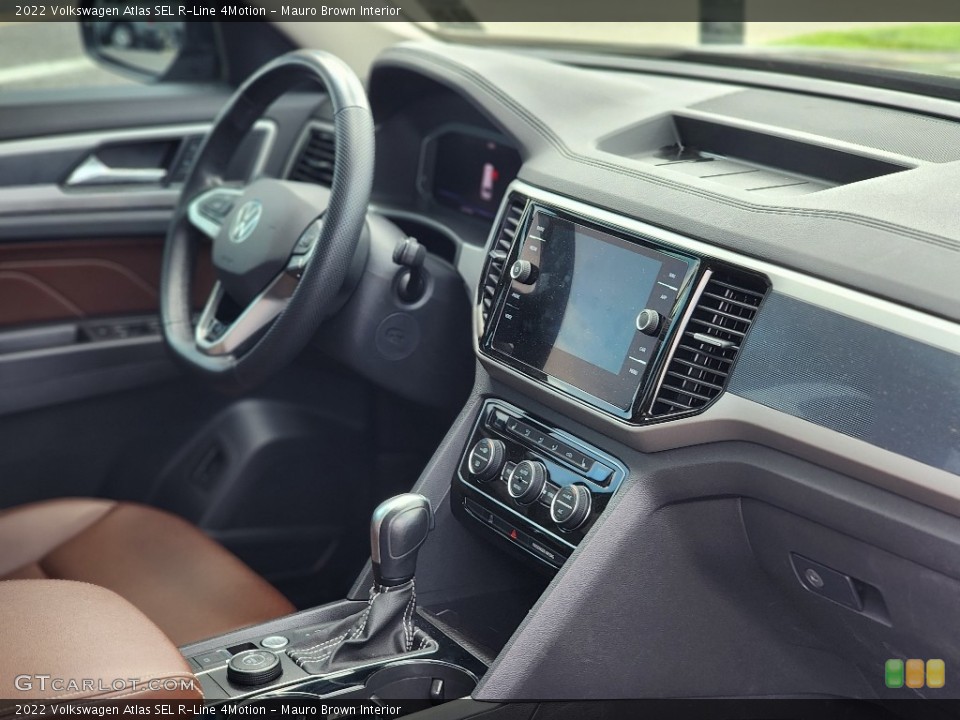 Mauro Brown 2022 Volkswagen Atlas Interiors