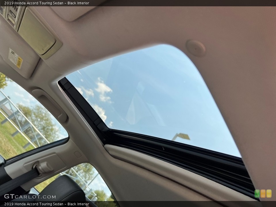 Black Interior Sunroof for the 2019 Honda Accord Touring Sedan #146394170