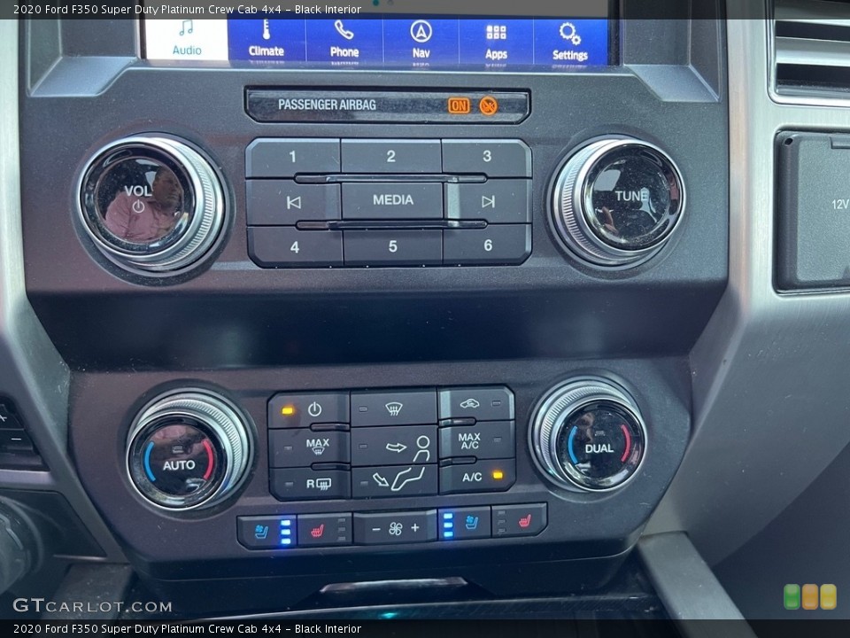 Black Interior Controls for the 2020 Ford F350 Super Duty Platinum Crew Cab 4x4 #146422231