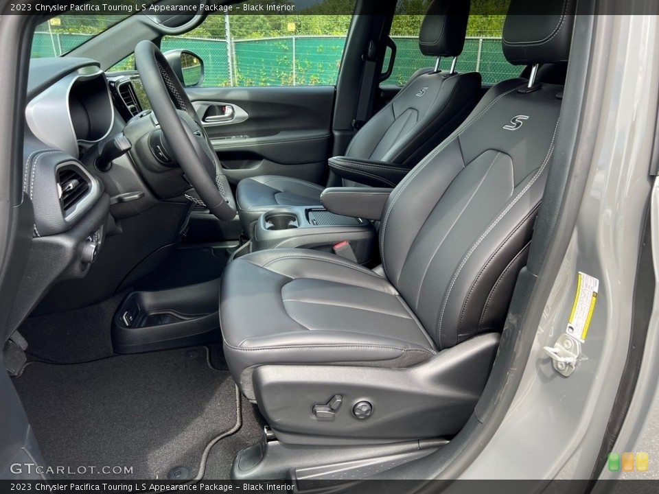 Black Interior Photo for the 2023 Chrysler Pacifica Touring L S Appearance Package #146448809