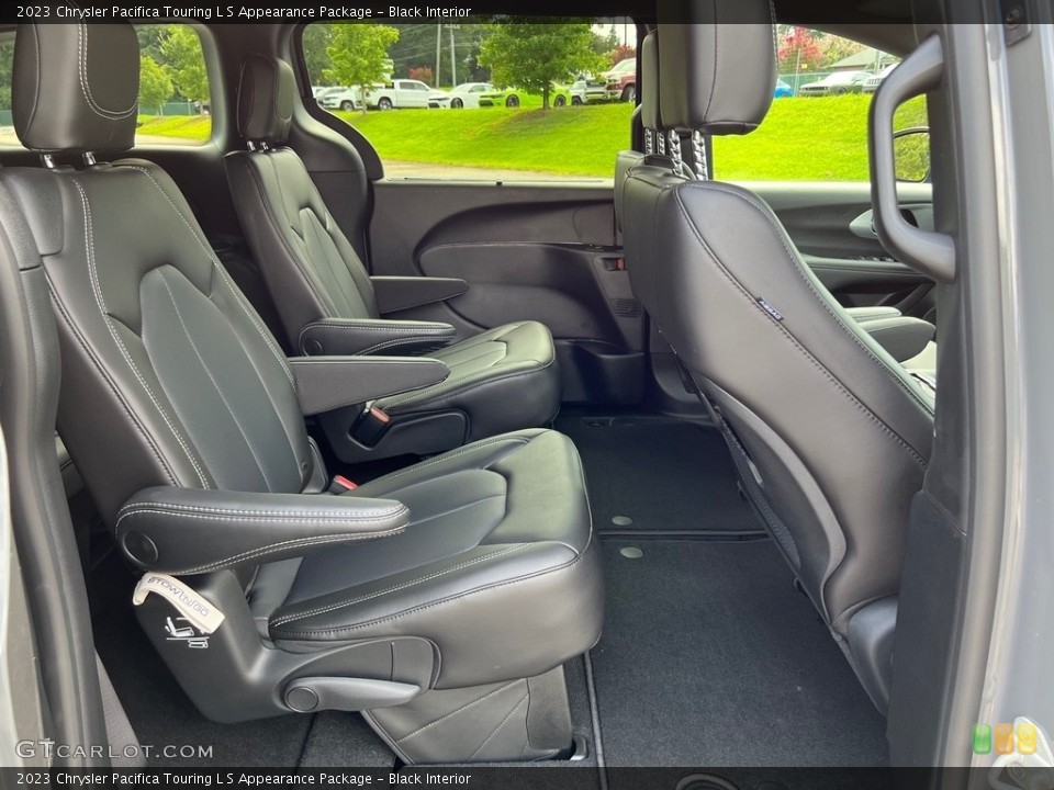 Black Interior Rear Seat for the 2023 Chrysler Pacifica Touring L S Appearance Package #146448827