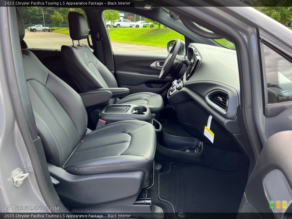Black Interior Front Seat for the 2023 Chrysler Pacifica Touring L S Appearance Package #146448830