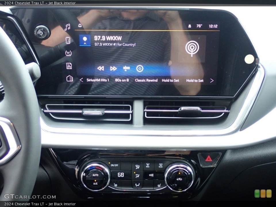Jet Black Interior Controls for the 2024 Chevrolet Trax LT #146452005