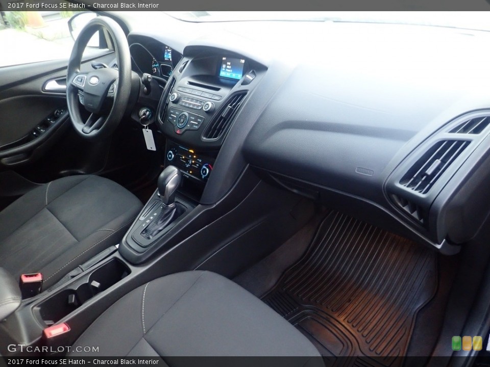 Charcoal Black Interior Photo for the 2017 Ford Focus SE Hatch #146459732