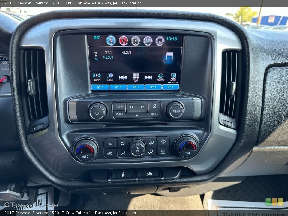 Dark Ash/Jet Black Interior Controls for the 2017 Chevrolet Silverado 1500 LT Crew Cab 4x4 #146474017
