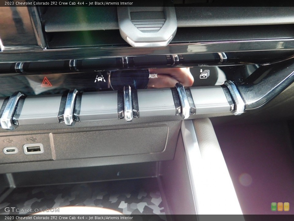 Jet Black/Artemis Interior Controls for the 2023 Chevrolet Colorado ZR2 Crew Cab 4x4 #146499979