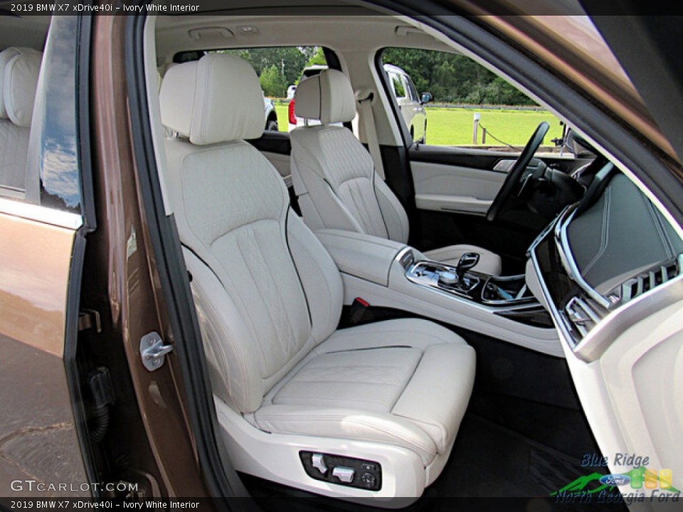 Ivory White Interior Photo for the 2019 BMW X7 xDrive40i #146518097