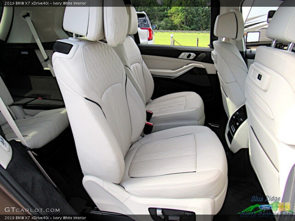 Ivory White Interior Rear Seat for the 2019 BMW X7 xDrive40i #146518115