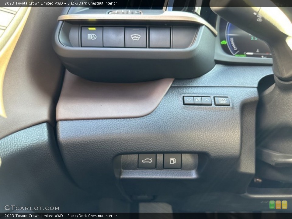 Black/Dark Chestnut Interior Controls for the 2023 Toyota Crown Limited AWD #146529644