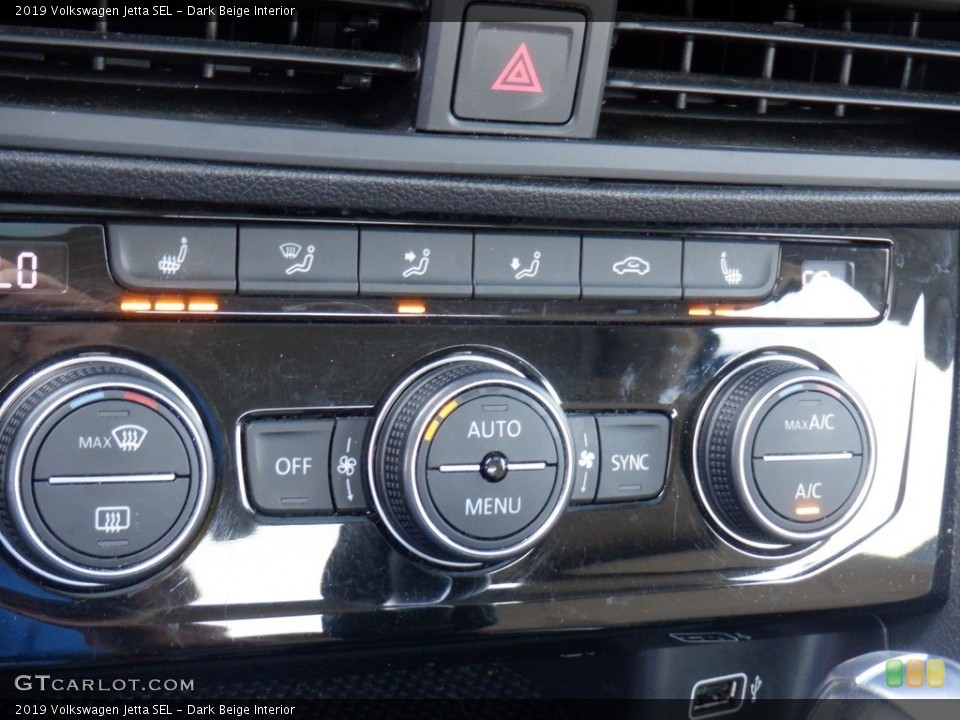 Dark Beige Interior Controls for the 2019 Volkswagen Jetta SEL #146548827