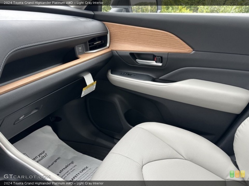 Light Gray Interior Door Panel for the 2024 Toyota Grand Highlander Platinum AWD #146549274