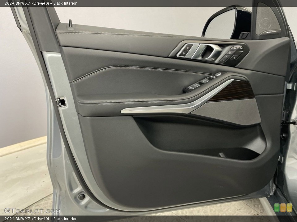 Black Interior Door Panel for the 2024 BMW X7 xDrive40i #146551756