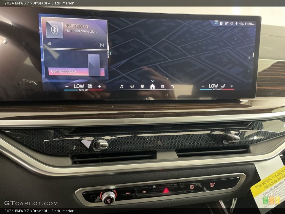 Black Interior Controls for the 2024 BMW X7 xDrive40i #146551928