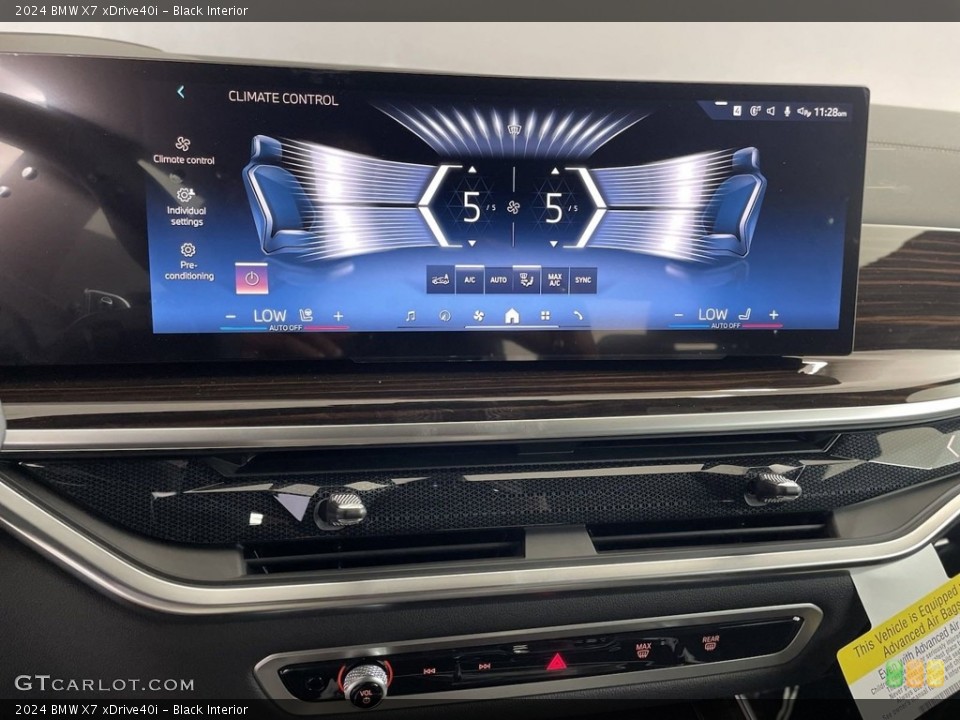 Black Interior Controls for the 2024 BMW X7 xDrive40i #146551993