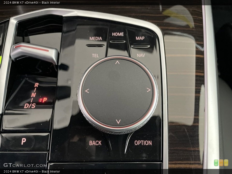 Black Interior Controls for the 2024 BMW X7 xDrive40i #146552110