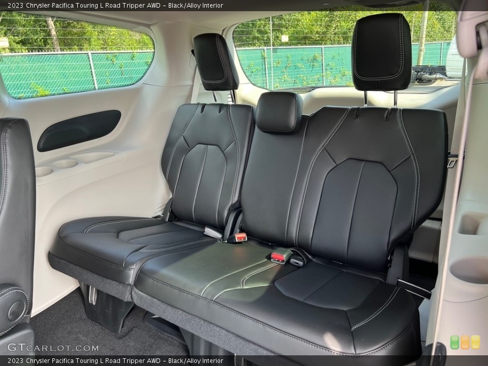 Black/Alloy Interior Rear Seat for the 2023 Chrysler Pacifica Touring L Road Tripper AWD #146559125