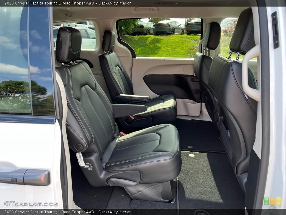 Black/Alloy Interior Rear Seat for the 2023 Chrysler Pacifica Touring L Road Tripper AWD #146559155