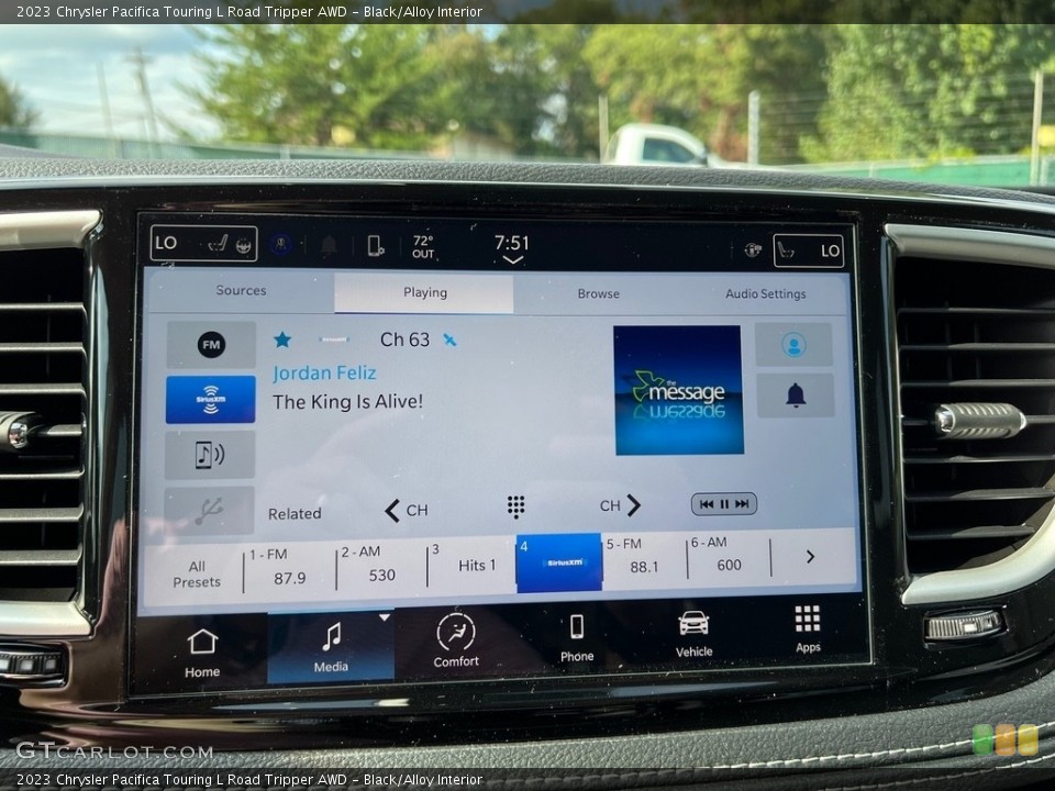Black/Alloy Interior Controls for the 2023 Chrysler Pacifica Touring L Road Tripper AWD #146559212