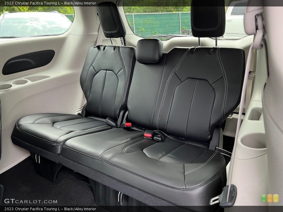 Black/Alloy Interior Rear Seat for the 2023 Chrysler Pacifica Touring L #146583486