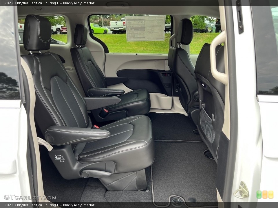 Black/Alloy Interior Rear Seat for the 2023 Chrysler Pacifica Touring L #146583534