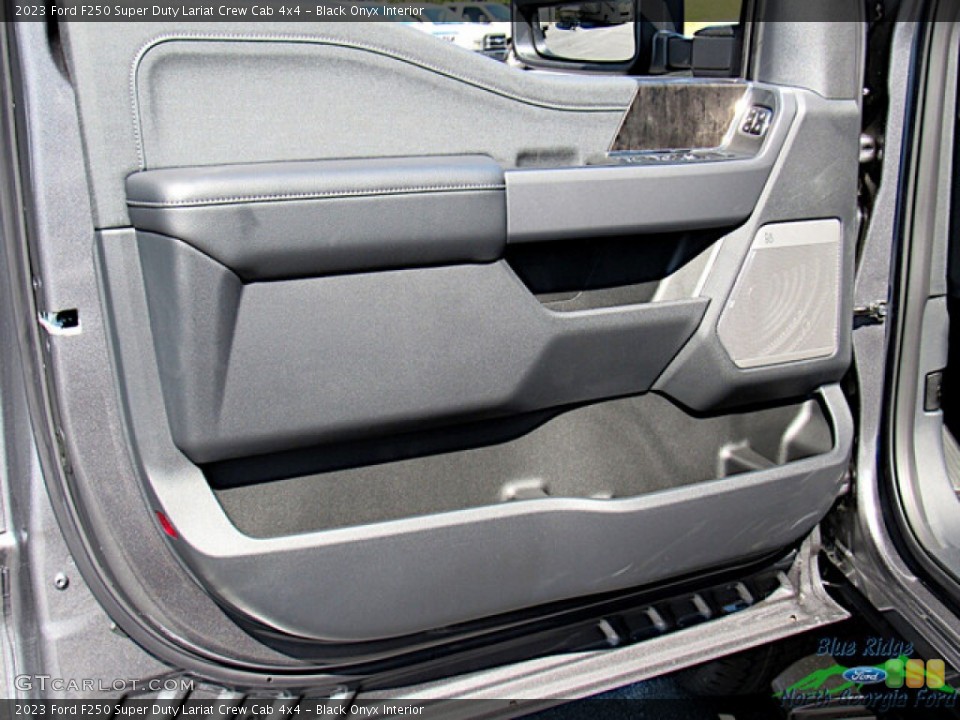 Black Onyx Interior Door Panel for the 2023 Ford F250 Super Duty Lariat Crew Cab 4x4 #146591413