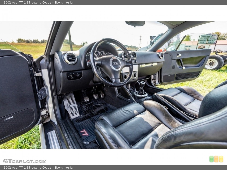Ebony Interior Photo for the 2002 Audi TT 1.8T quattro Coupe #146595271