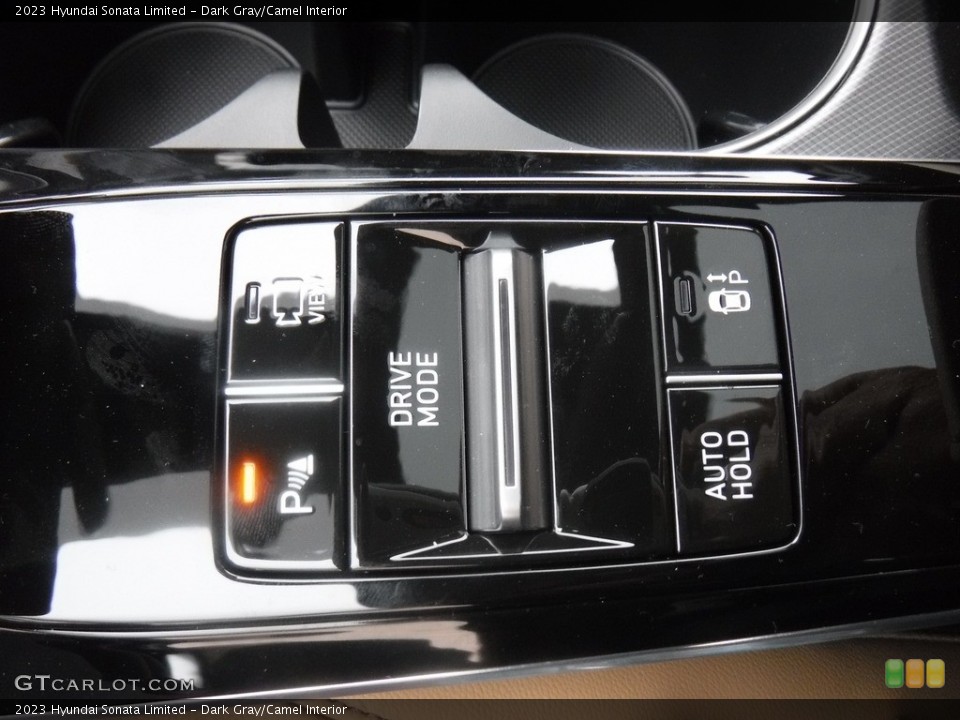 Dark Gray/Camel Interior Controls for the 2023 Hyundai Sonata Limited #146597750