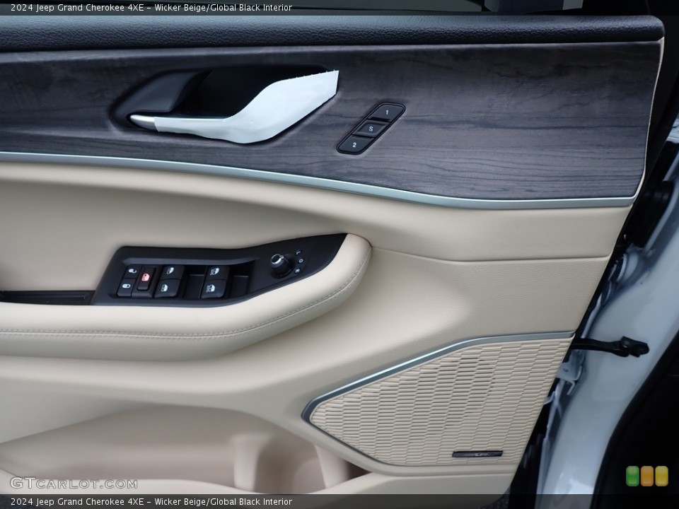 Wicker Beige/Global Black Interior Door Panel for the 2024 Jeep Grand Cherokee 4XE #146600900
