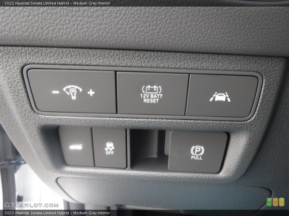 Medium Gray Interior Controls for the 2023 Hyundai Sonata Limited Hybrid #146603689