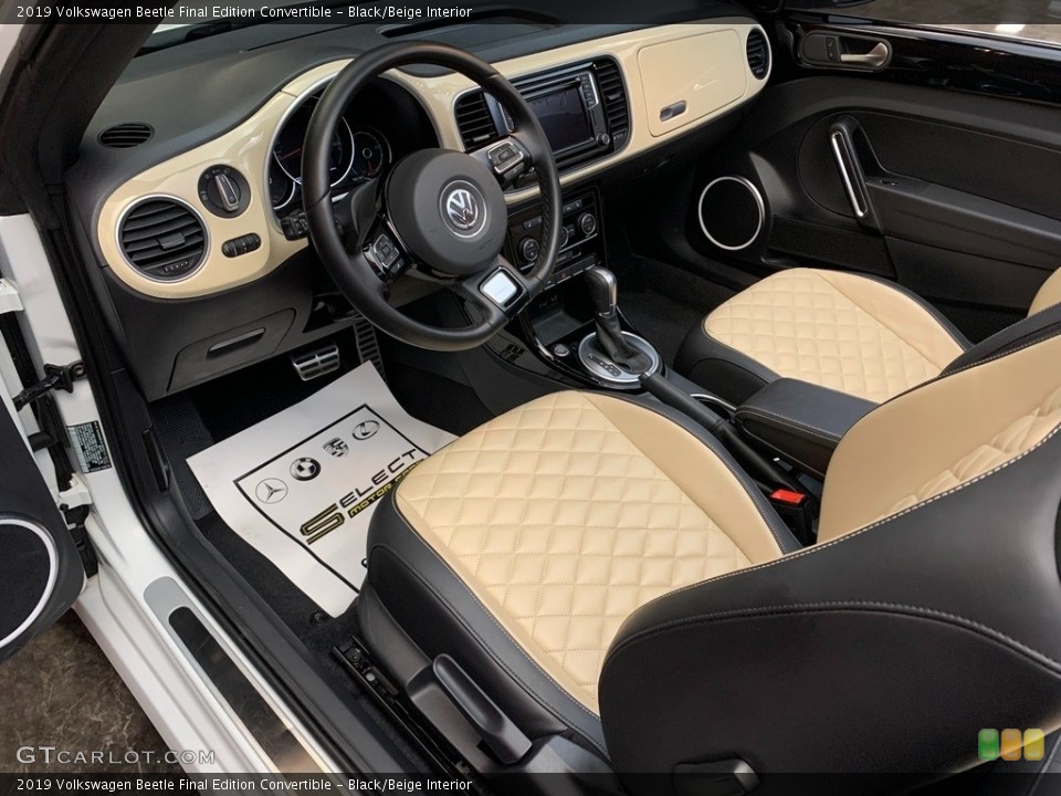 Black/Beige Interior Photo for the 2019 Volkswagen Beetle Final Edition Convertible #146604291