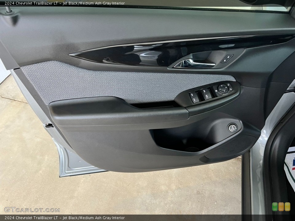 Jet Black/Medium Ash Gray Interior Door Panel for the 2024 Chevrolet TrailBlazer LT #146610932