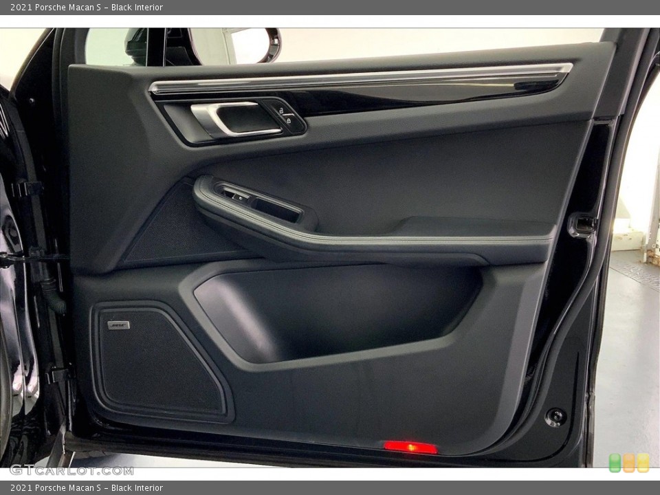 Black Interior Door Panel for the 2021 Porsche Macan S #146625327