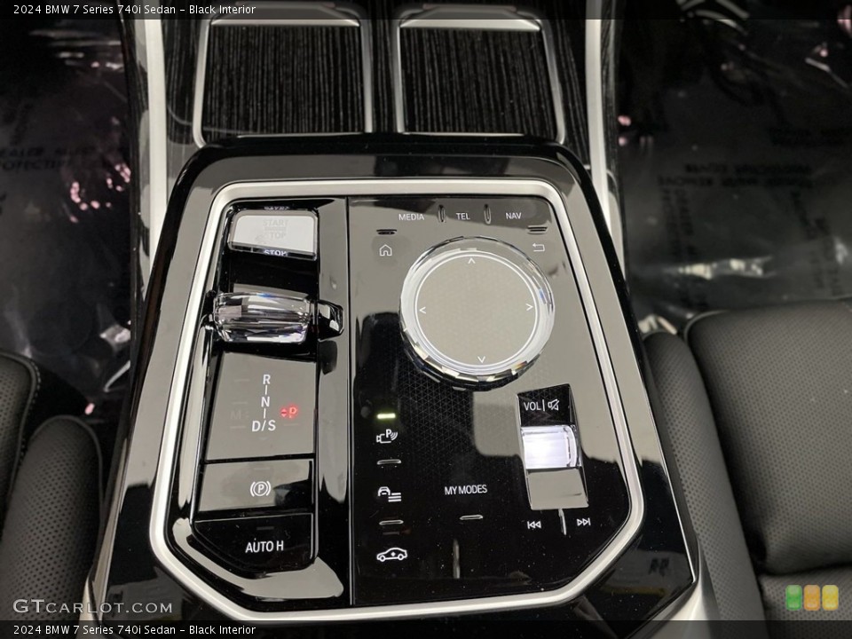Black Interior Transmission for the 2024 BMW 7 Series 740i Sedan #146631112