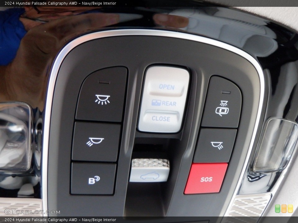 Navy/Beige Interior Controls for the 2024 Hyundai Palisade Calligraphy AWD #146631591