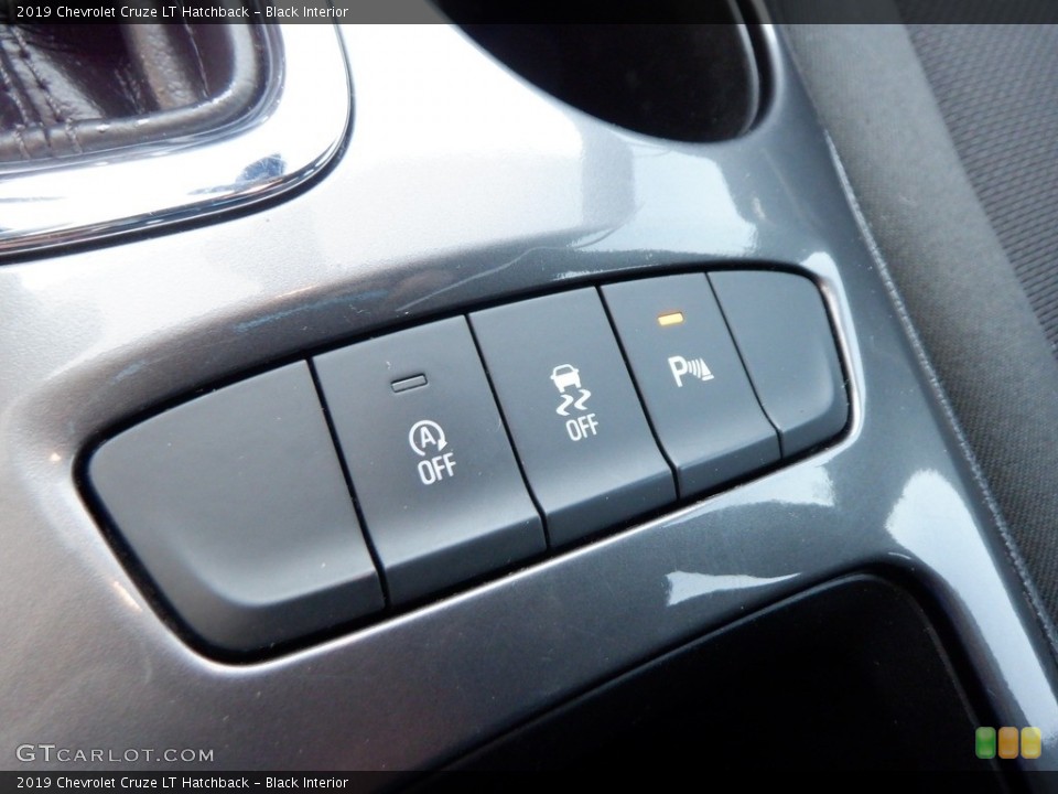 Black Interior Controls for the 2019 Chevrolet Cruze LT Hatchback #146632084
