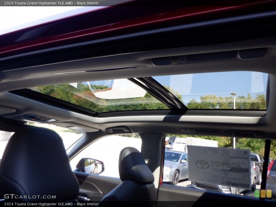 Black Interior Sunroof for the 2024 Toyota Grand Highlander XLE AWD #146642719