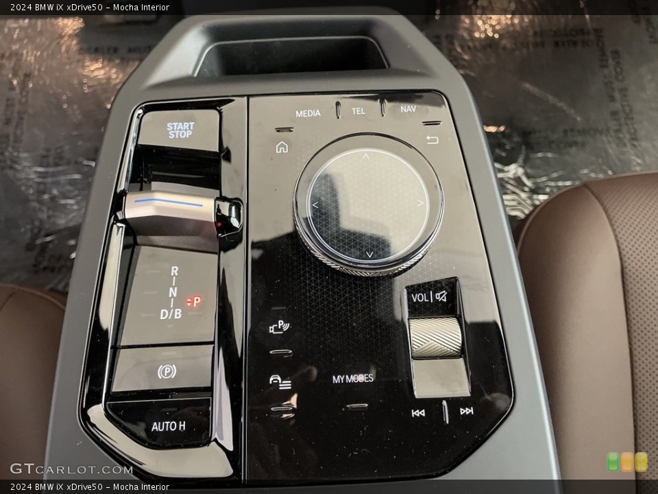 Mocha Interior Controls for the 2024 BMW iX xDrive50 #146655091