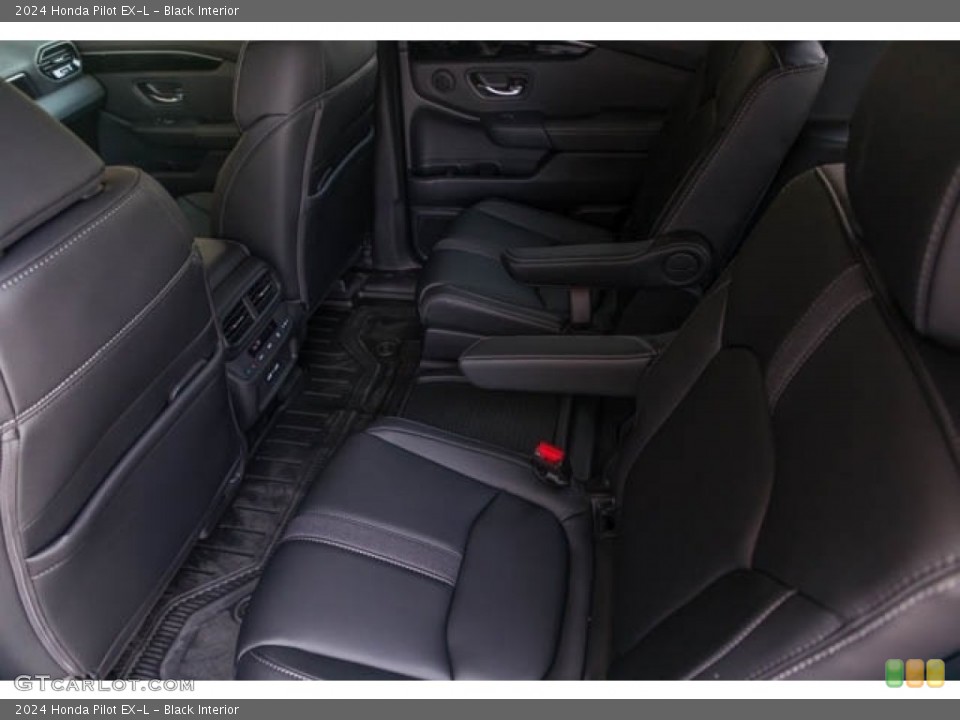 Black Interior Rear Seat for the 2024 Honda Pilot EX-L #146659577