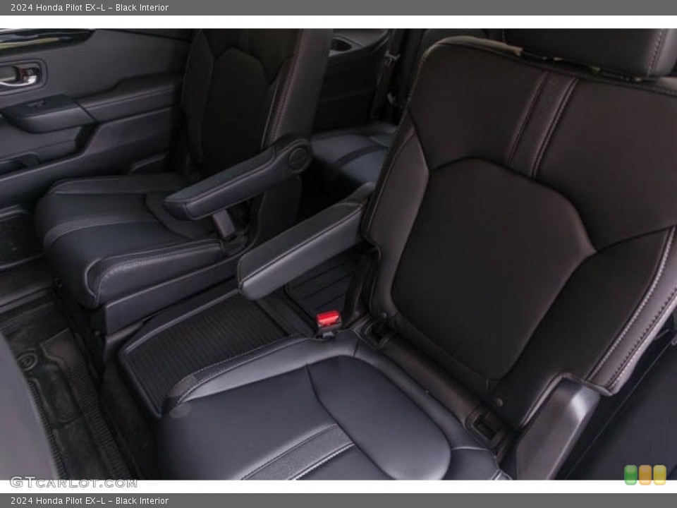 Black Interior Rear Seat for the 2024 Honda Pilot EX-L #146659733